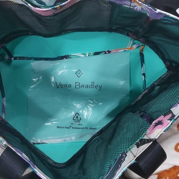 New Vera Bradley Large ReActive Family Tote Purse Bag in Island Floral. - Picture 3 of 3